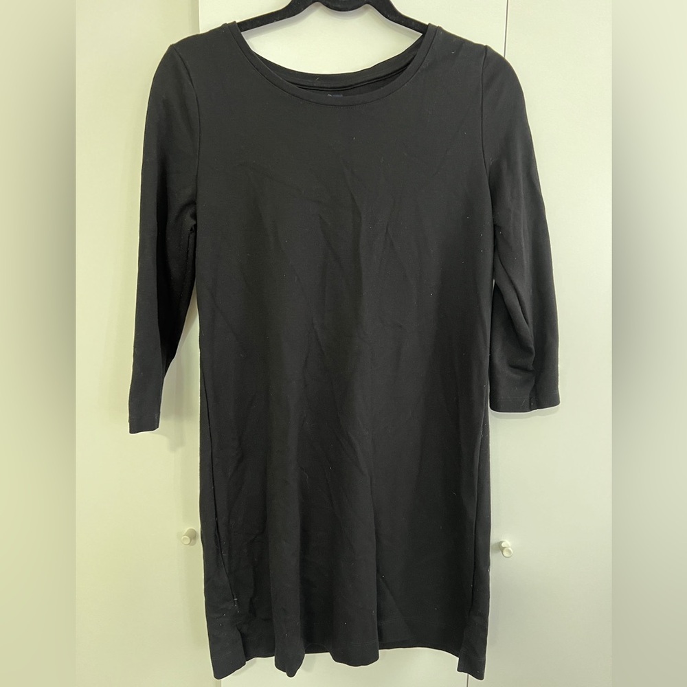 Gap black long sleeve dress, size medium classic!